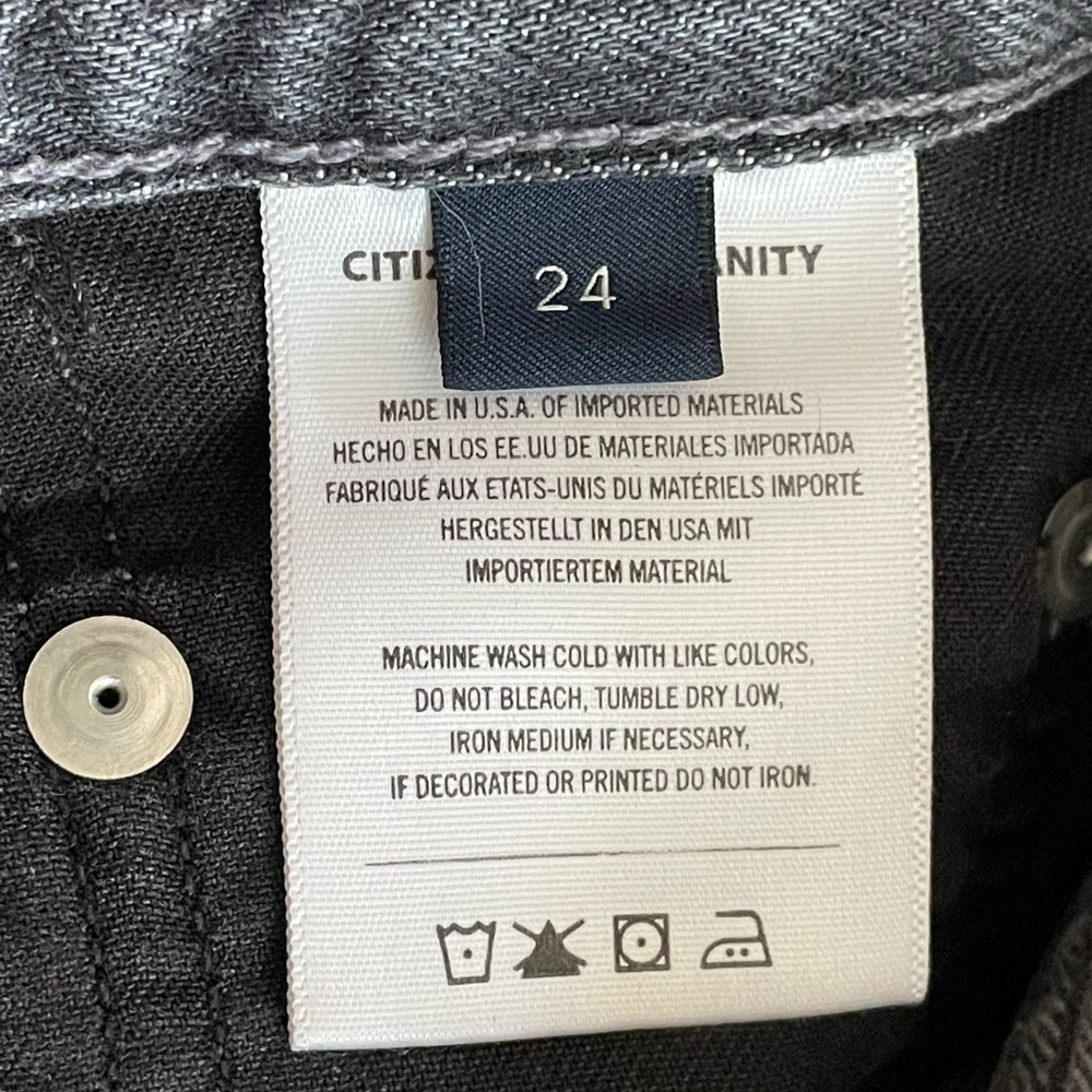 Citizens of Humanity Jean shorts (med length) Size 24 - Picture 9 of 10